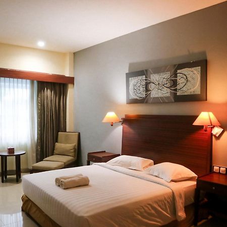 Hotel Mariat Sorong Exterior photo