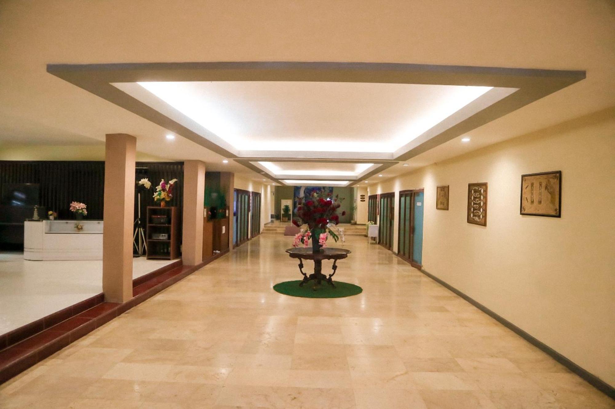 Hotel Mariat Sorong Exterior photo