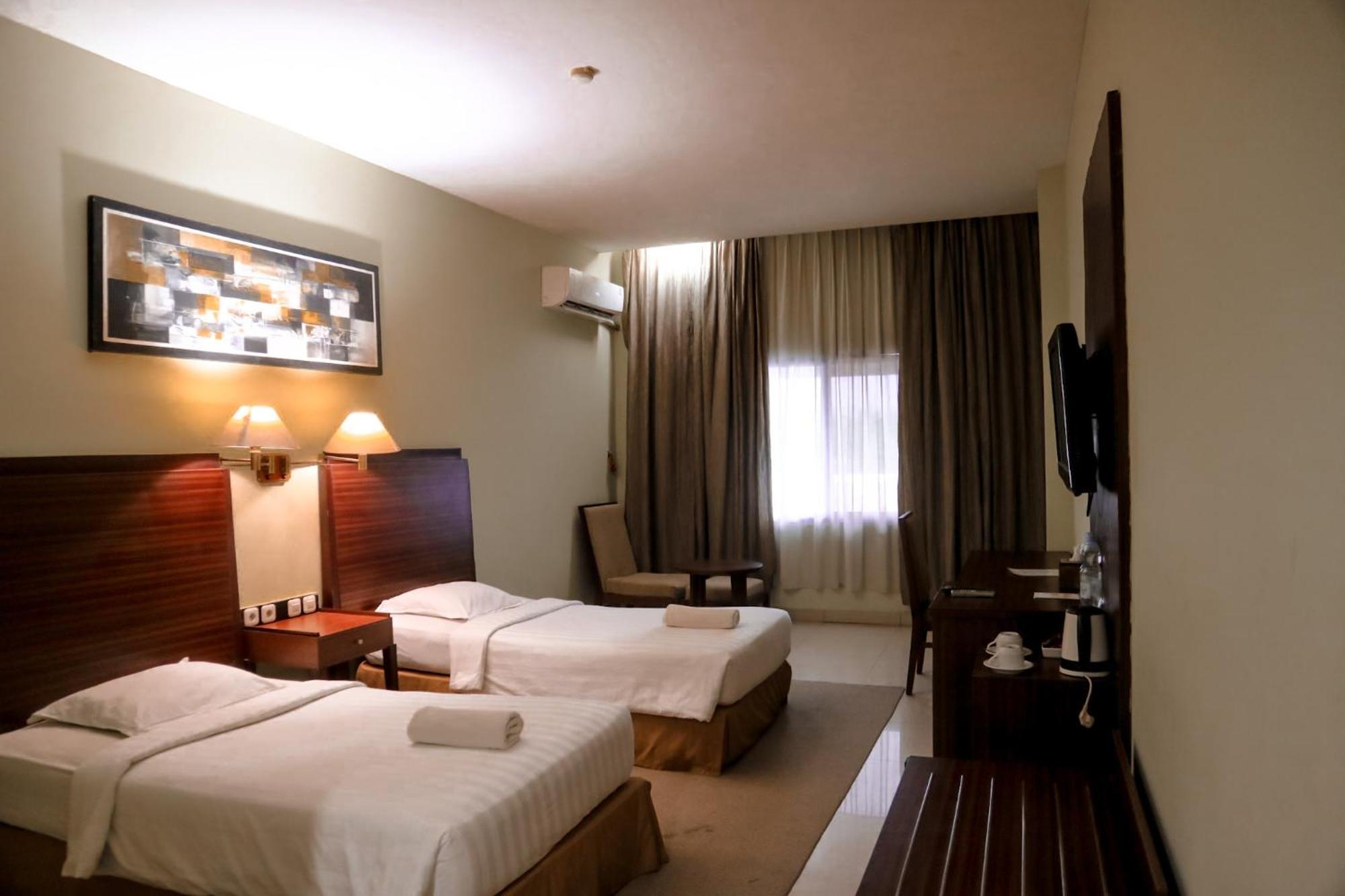 Hotel Mariat Sorong Exterior photo